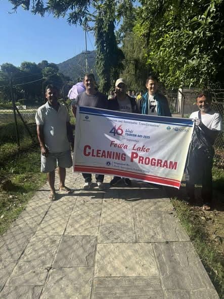 Volunteers at the Lakeside clean-up